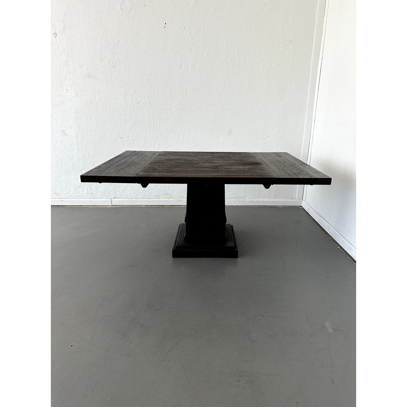 Essentials For Living Hudson Square Extension Dining Table