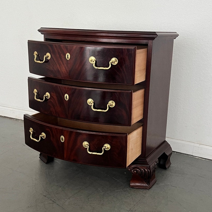 Vintage Thomasville Traditional Mahogany Bombe Chest
