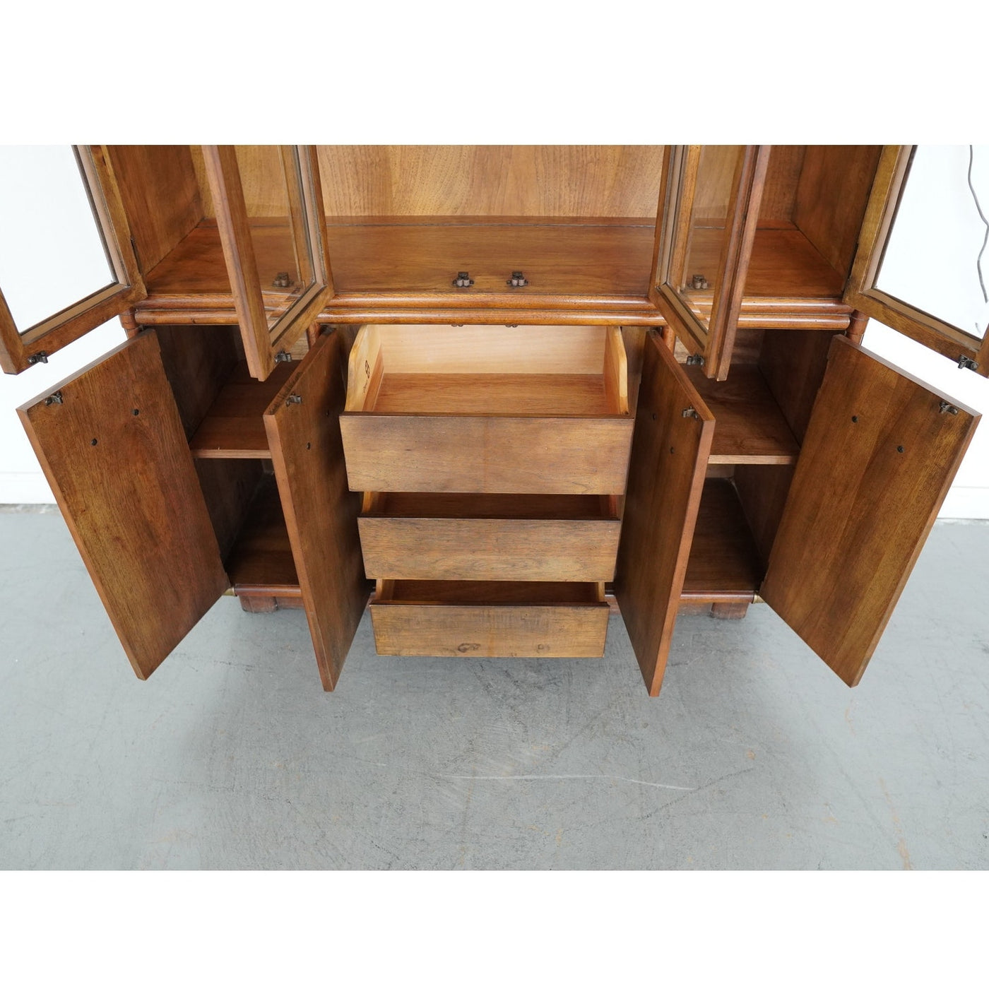 Vintage Drexel Accolade II Illuminated China Cabinet