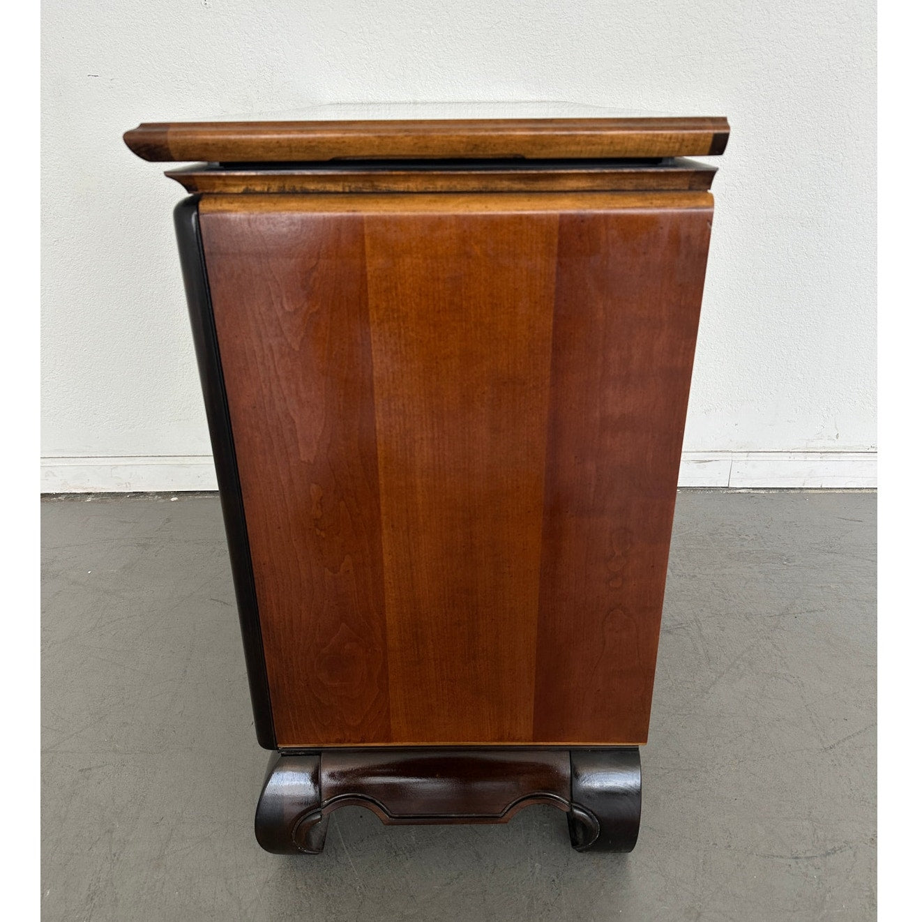 Vintage Broyhill Ming Dynasty Premier Collection Flip-Top Buffet Bar Cabinet