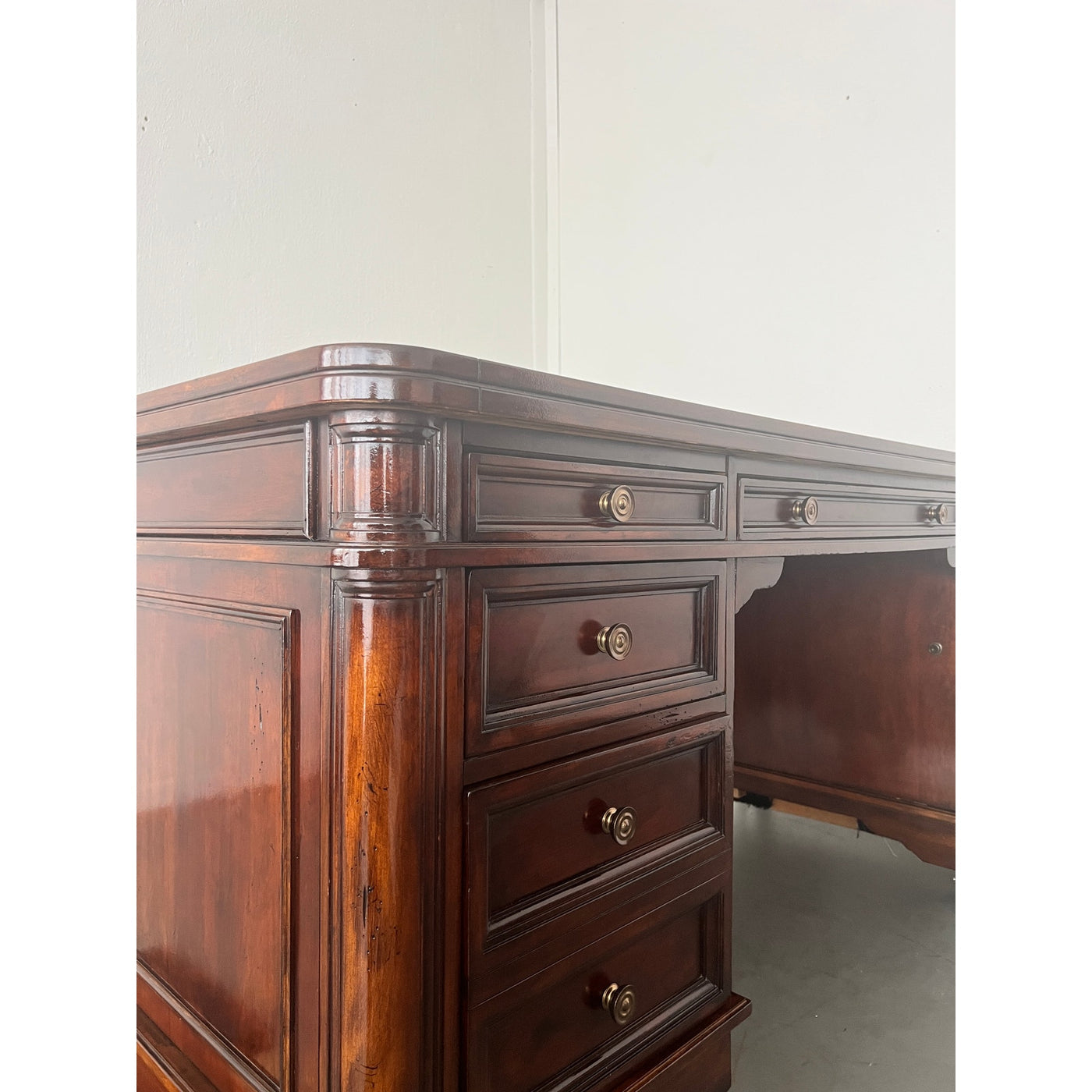 Hooker Furniture Leesburg Executive Desk