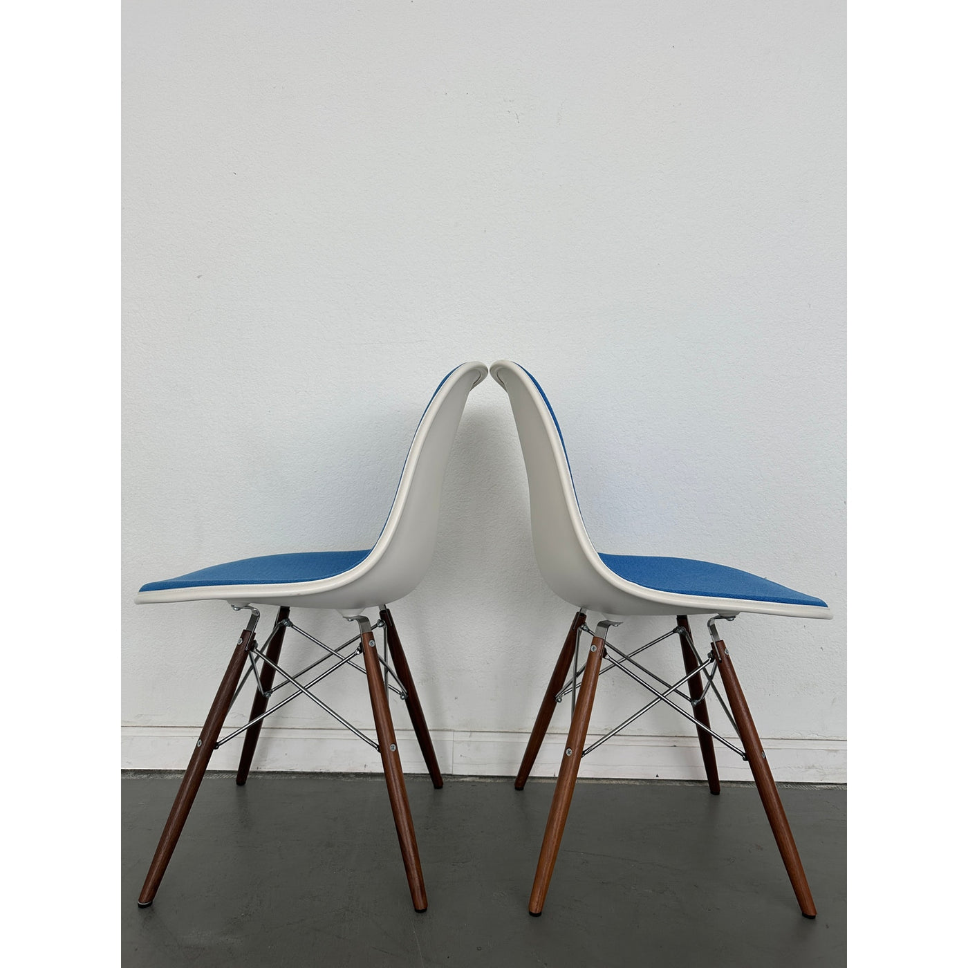 Herman Miller Eames Molded Plastic Side Chair (Set of 4)