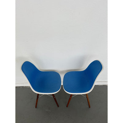 Herman Miller Eames Molded Plastic Side Chair (Set of 4)