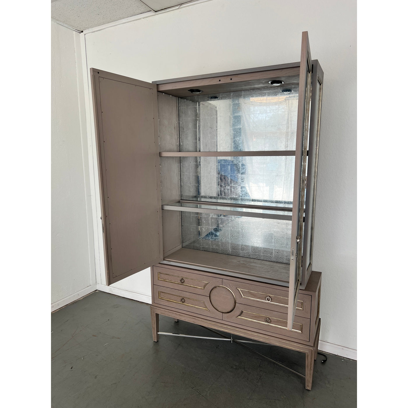 Global Views The Collector's Cabinet