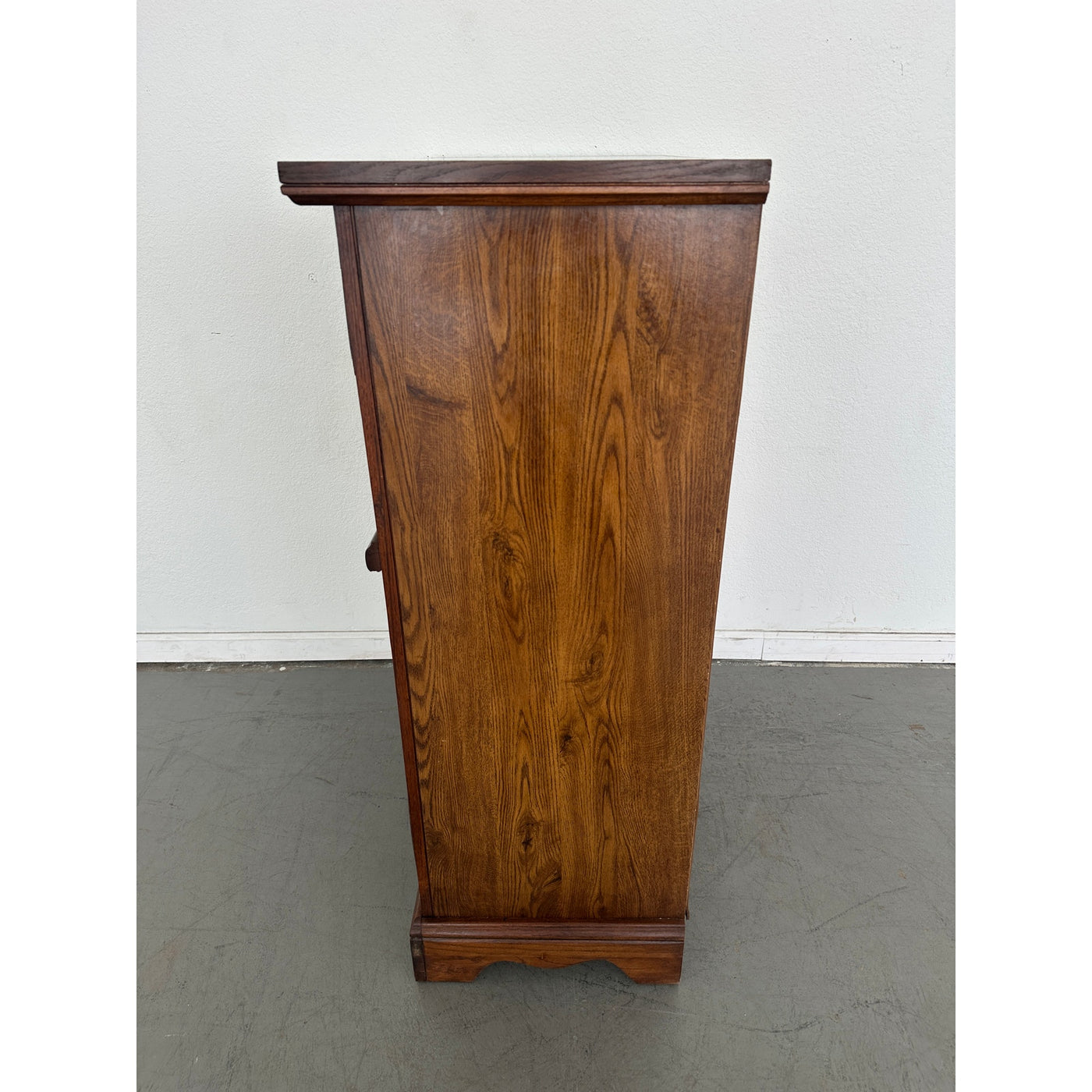 Vintage Broyhill Lenoir House 5-Drawer Oak Dresser