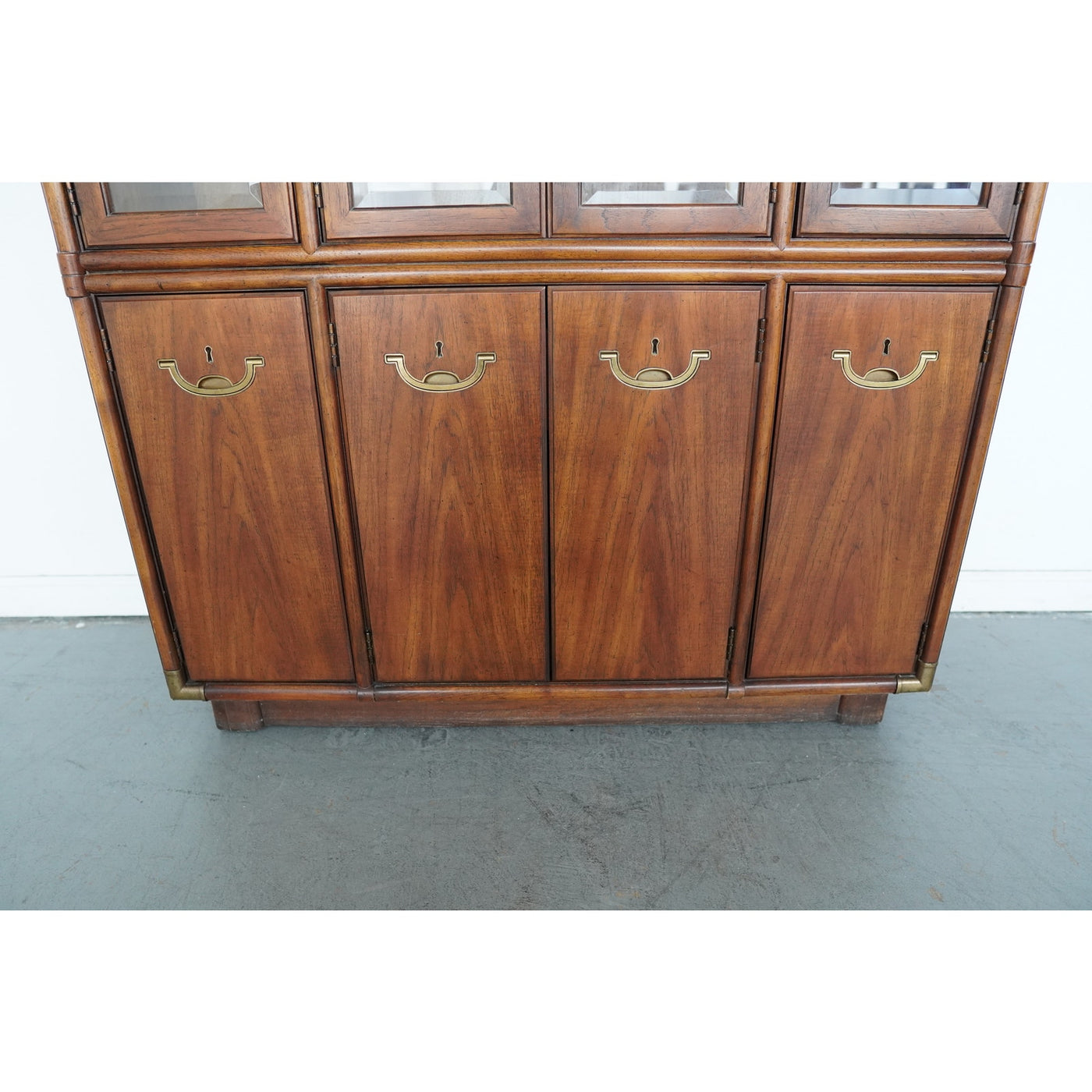 Vintage Drexel Accolade II Illuminated China Cabinet