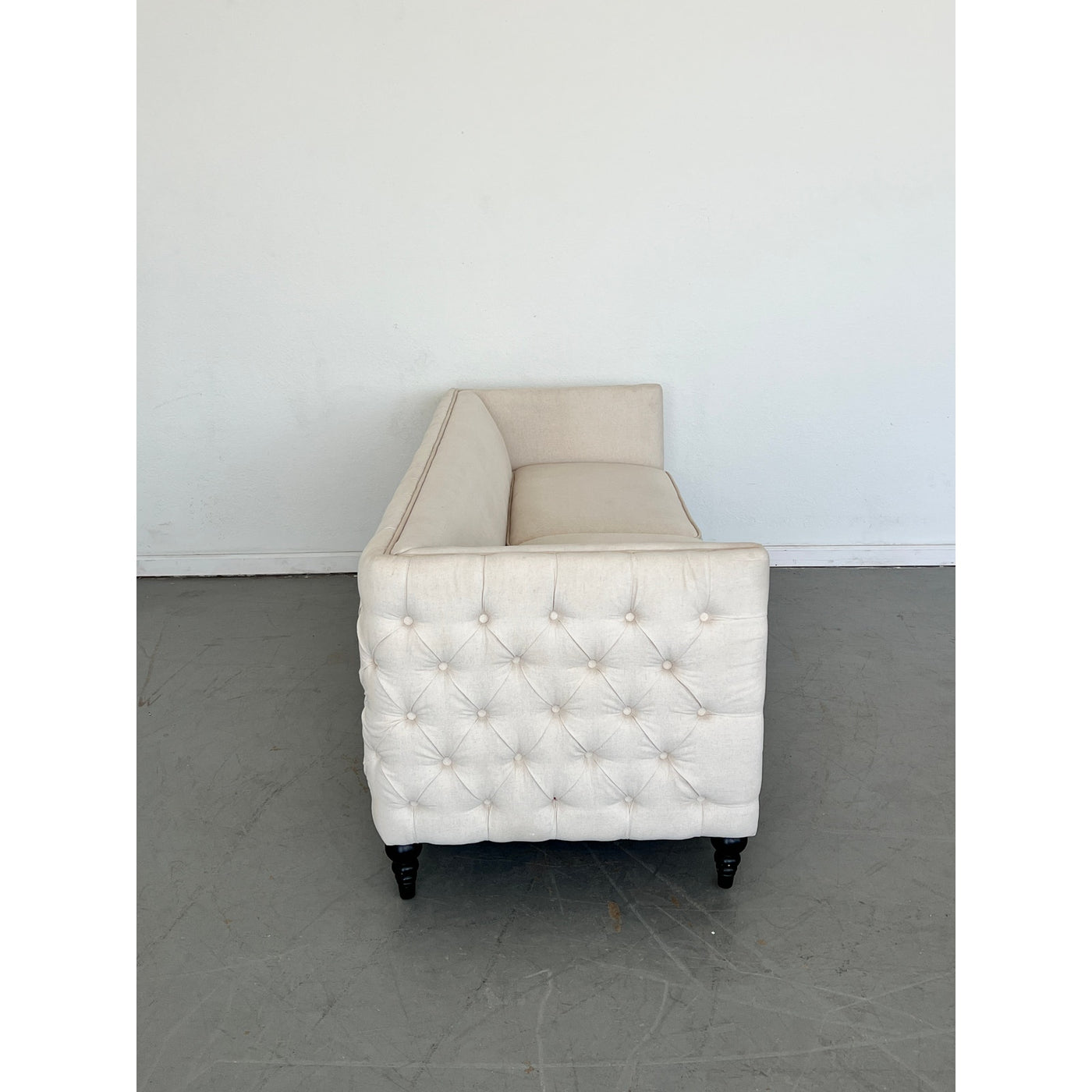 Alexander Mid-Century Living Room Collection with Tufted Design