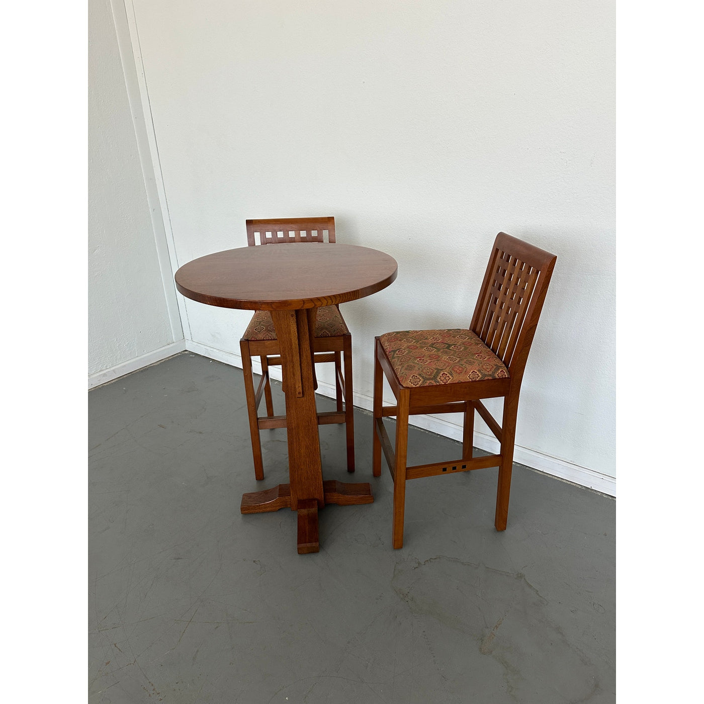 Stickley Furniture 21st Century Collection Bistro Table & Bar Stools