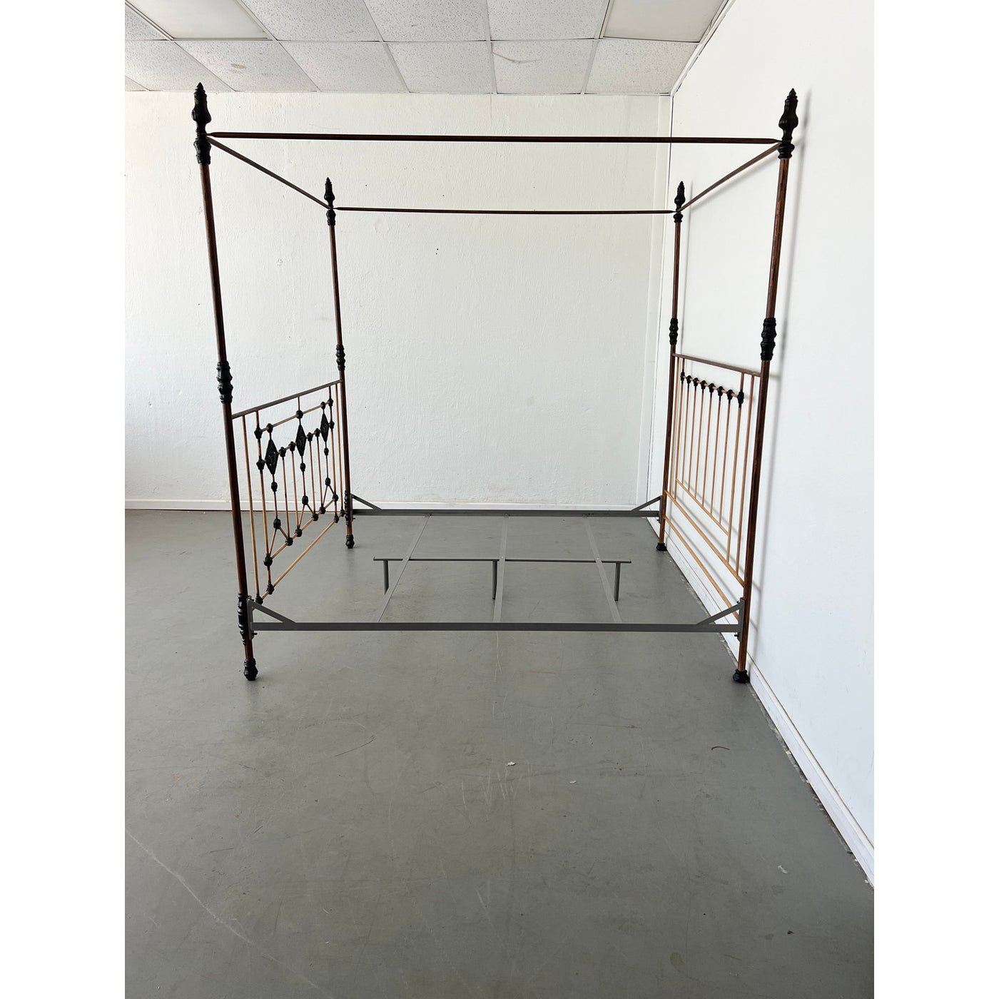 Benicia Foundry & Iron Works Clovis Iron Canopy Bed