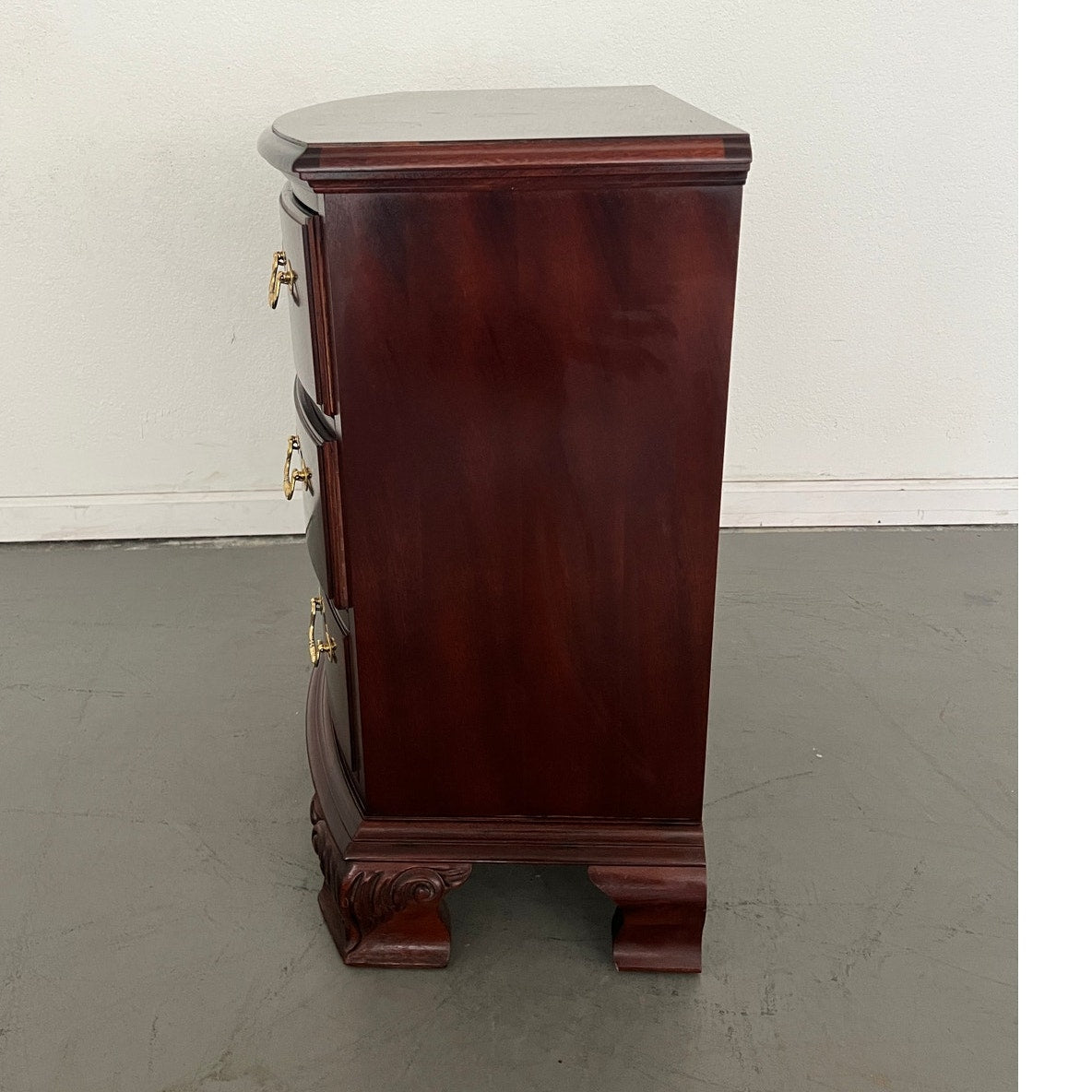 Vintage Thomasville Traditional Mahogany Bombe Chest