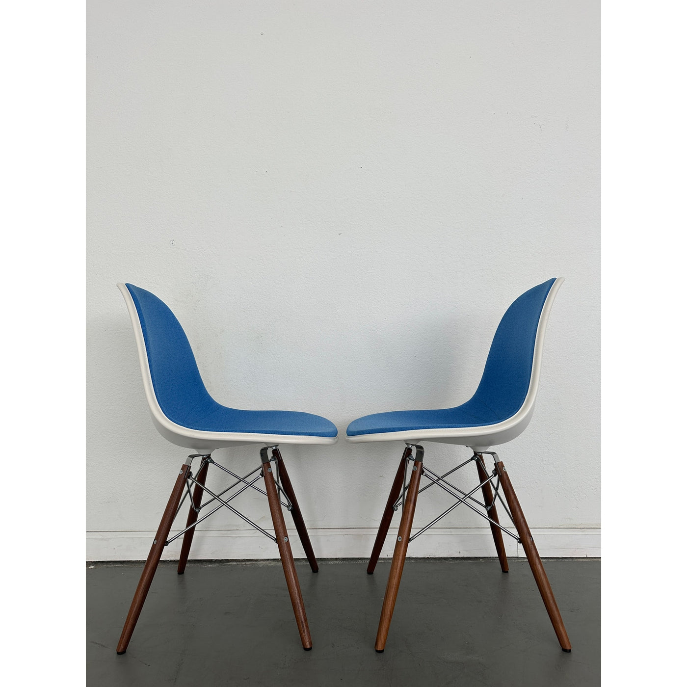 Herman Miller Eames Molded Plastic Side Chair (Set of 4)