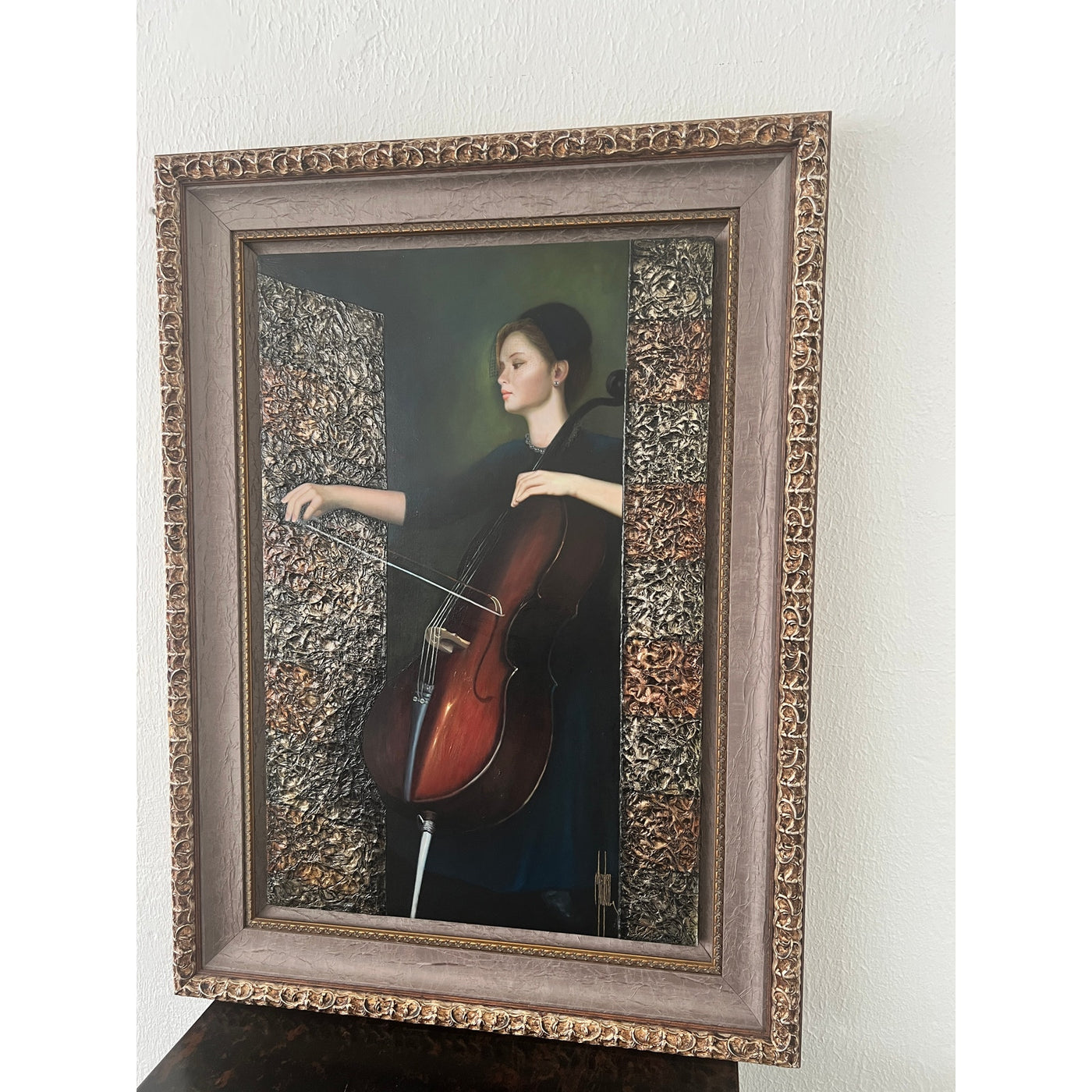 Manaz Textured Wall Art – “Cellist”