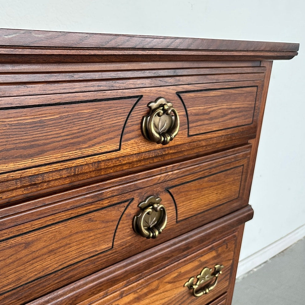 Vintage Broyhill Lenoir House 5-Drawer Oak Dresser