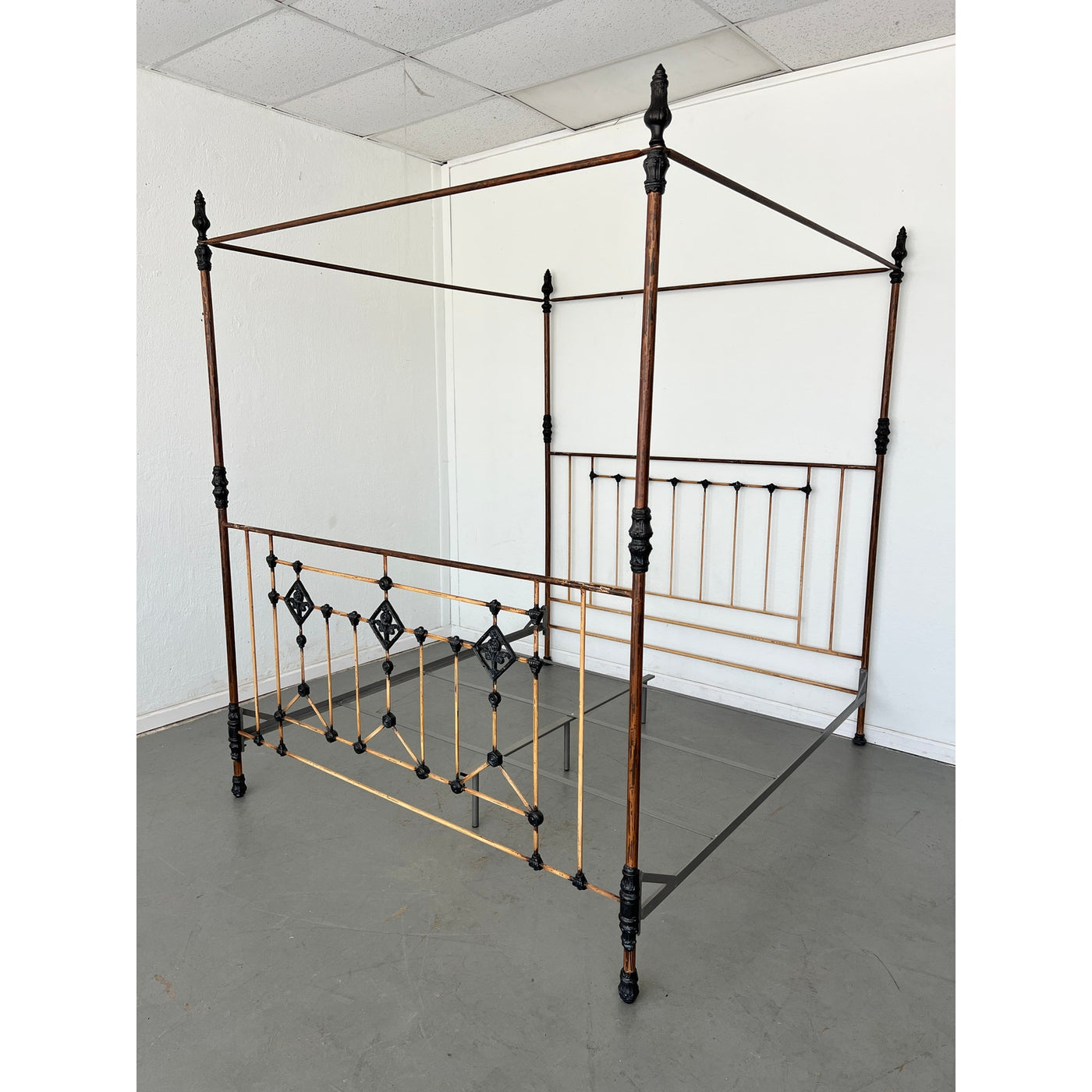 Benicia Foundry & Iron Works Clovis Iron Canopy Bed