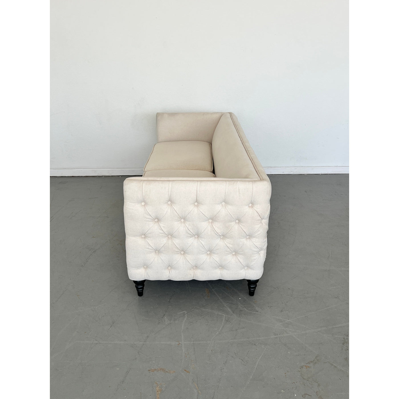 Alexander Mid-Century Living Room Collection with Tufted Design