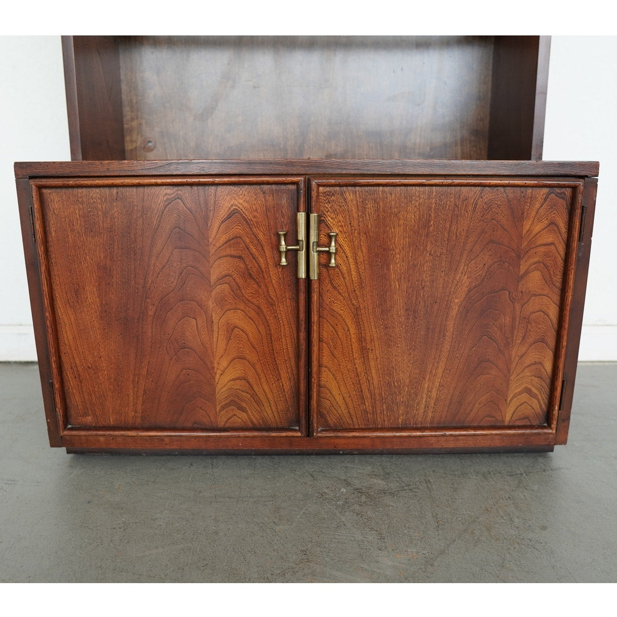 Vintage Mid-Century Modern Display Cabinet